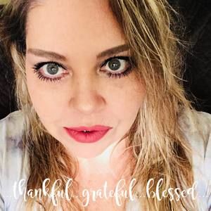 Meet your Posher, Ambra